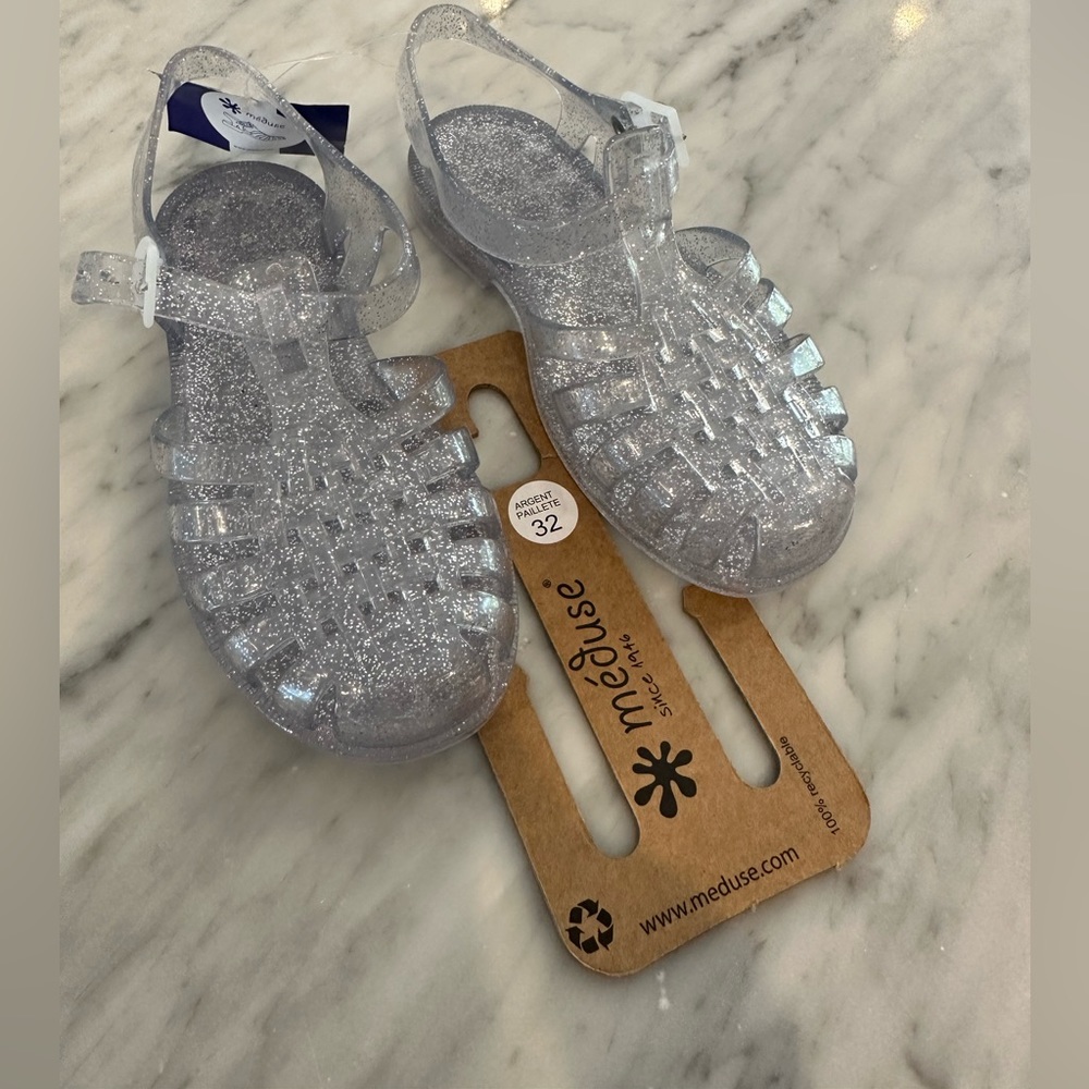 NWT Kids Meduse jelly sandals. Size 32